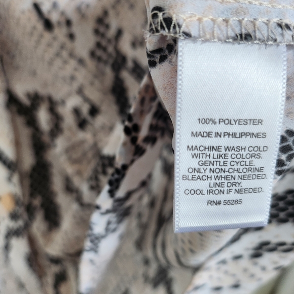 Express Pink Snake Print Sleeveless Portefino Blouse in size xs - Picture 2 of 4